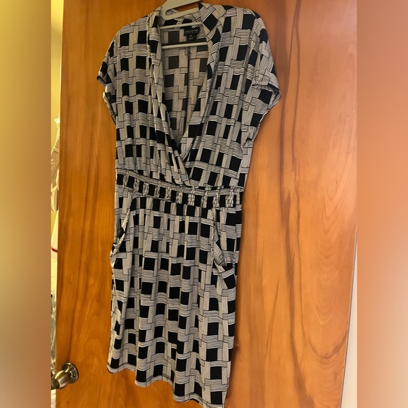 Dress - Picture 3 of 3